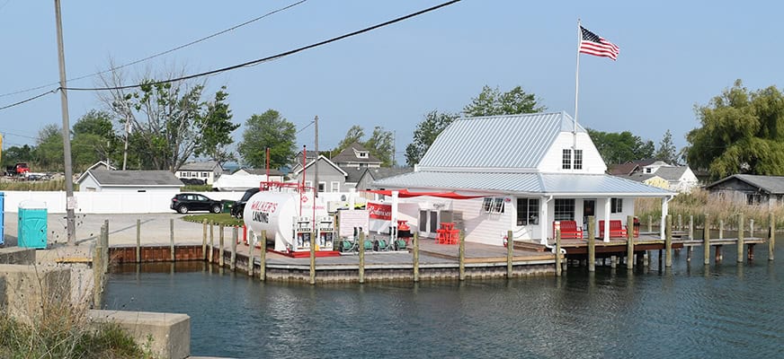 walkers landing dock beer fuel food